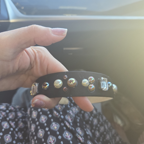 Elegant Black Embellished Handcrafted Headband - Picture 5 of 8